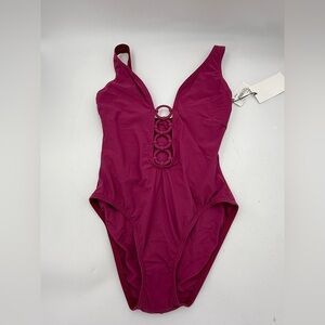 KARLA COLLETTO size 6
Morgan V-neck swimsuit,